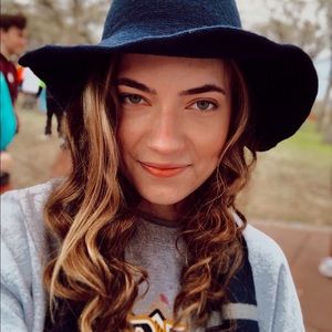 Meet your Posher, Alix